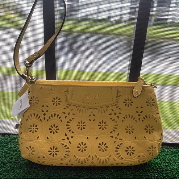 NWT Coach Yellow Floral Cutout Wristlet - Picture 5 of 10